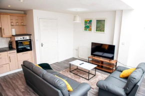 Beautiful Mansion, Family and Friendly Home In Manchester